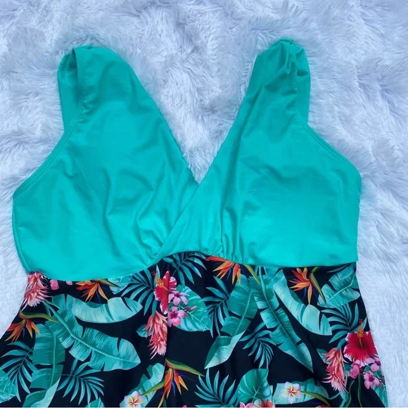 2 Piece Swimsuit With Swim Shorts - Picture 7 of 13